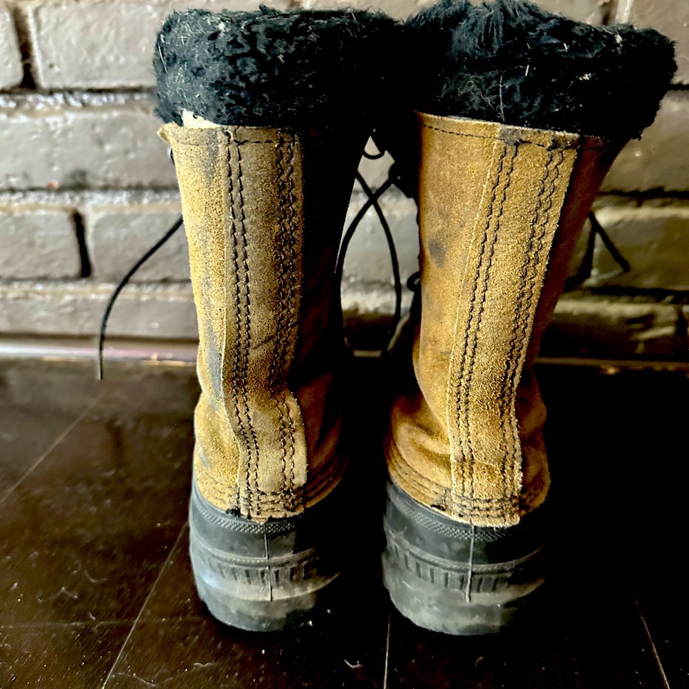 Vintage Sorel Snow Boot Size 7M/9W Olive green suede/black faux fur collar